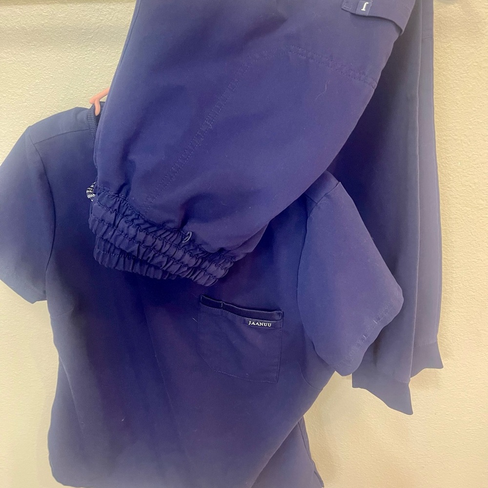 Large jaanuu scrub set